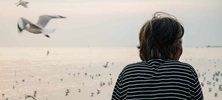 8 ways to help tackle feelings of loneliness