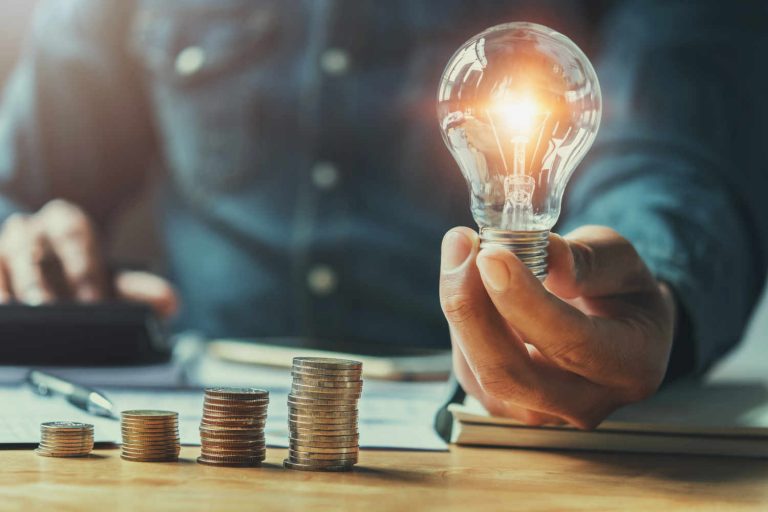 11 practical tips to keep warm and save energy this winter