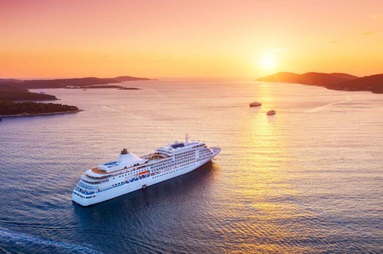 10 sights that are best seen from a cruise ship