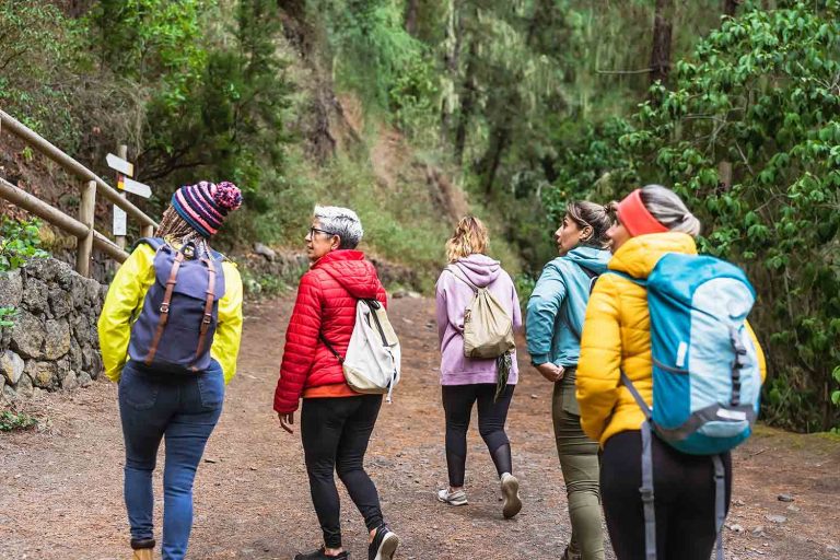 What are the best sports and fitness communities to join in autumn and winter?