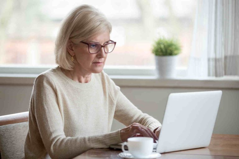 Women need to work extra years to match men's pension savings